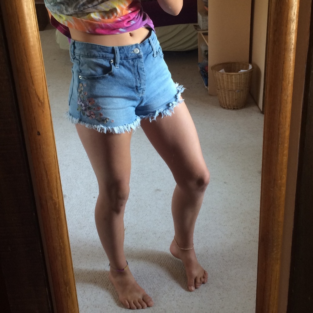 mossimo flower embroidered distress shorts